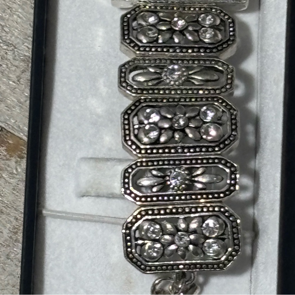 New!❤️Jennie O Silver Floral Rhinestone Watch - Picture 5 of 7